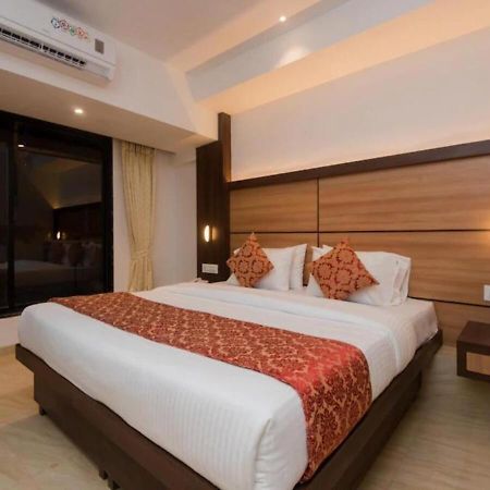 Hotel Mourya Residency Navi Mumbai Ngoại thất bức ảnh