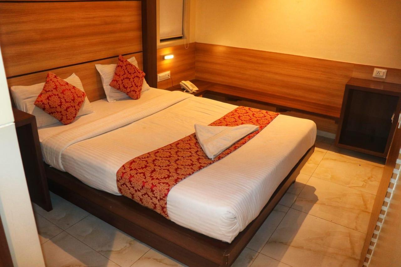Hotel Mourya Residency Navi Mumbai Ngoại thất bức ảnh