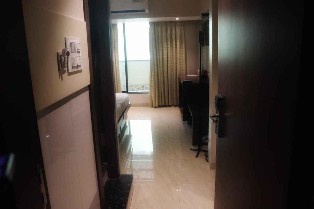 Hotel Mourya Residency Navi Mumbai Ngoại thất bức ảnh