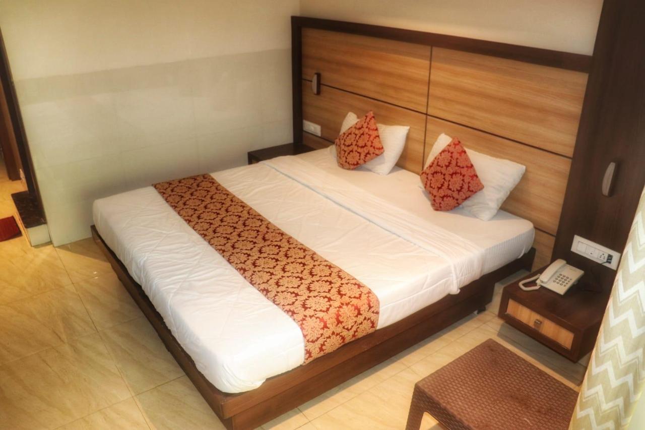 Hotel Mourya Residency Navi Mumbai Ngoại thất bức ảnh