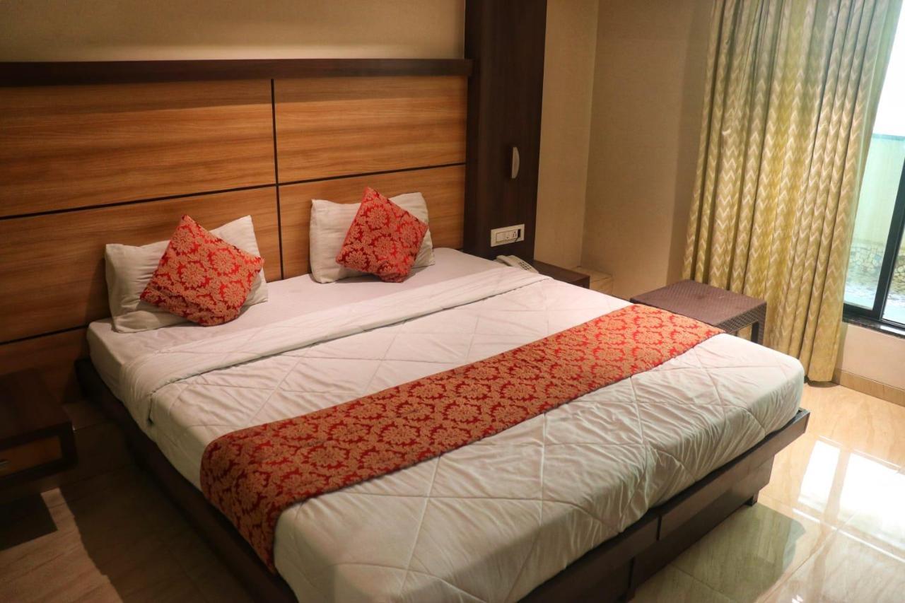 Hotel Mourya Residency Navi Mumbai Ngoại thất bức ảnh